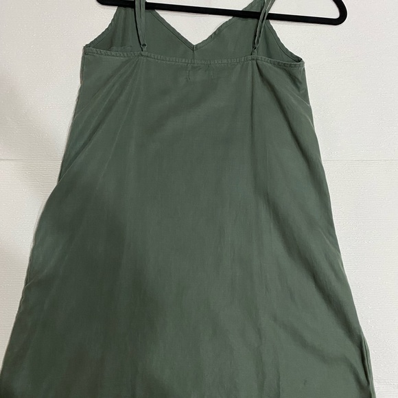 TNA Aritzia green dress - Picture 2 of 4